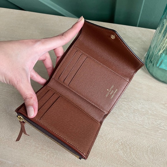 ❌SOLD❌Mint Louis Vuitton Victorine Wallet Monogram Compact MI4147 - Picture 9 of 16